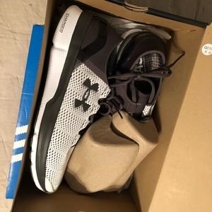 Men’s 10.5 shoes